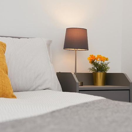 High Spec 2 Bed Apartment W/Parking Available Лондон Экстерьер фото