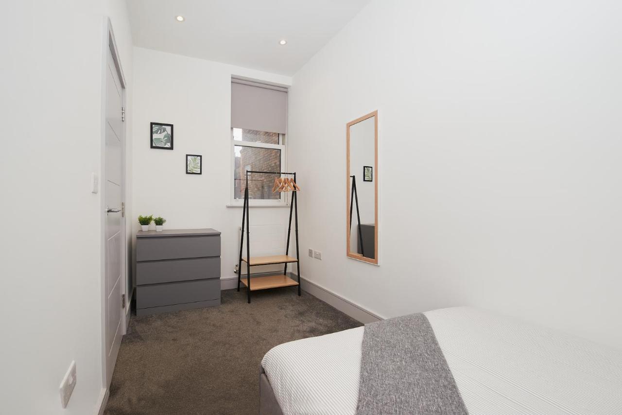 High Spec 2 Bed Apartment W/Parking Available Лондон Экстерьер фото