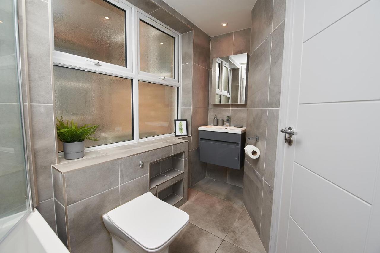High Spec 2 Bed Apartment W/Parking Available Лондон Экстерьер фото